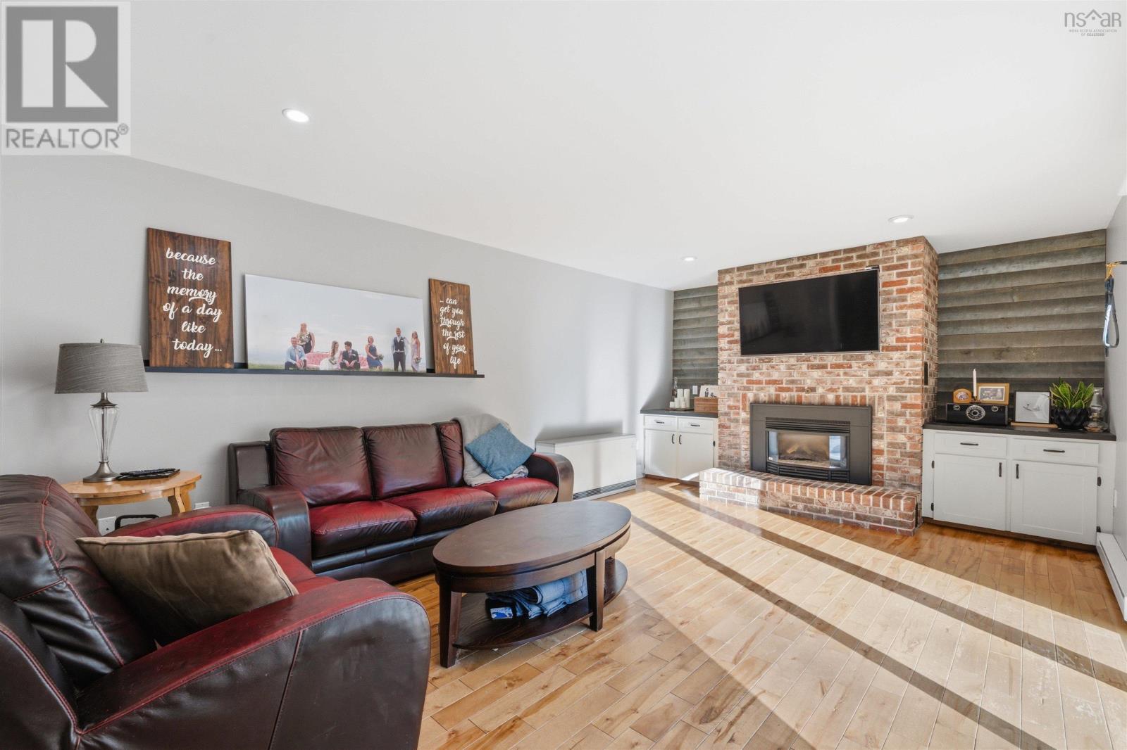 Property 20 of 47 of 18 Sandstone ave