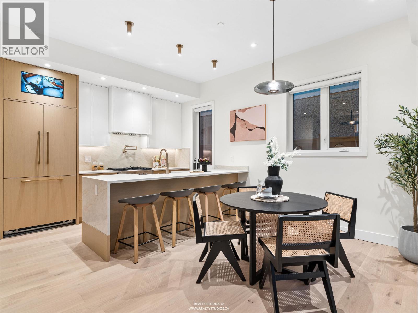 2 2541 E 2ND AVENUE, Vancouver - Image 1