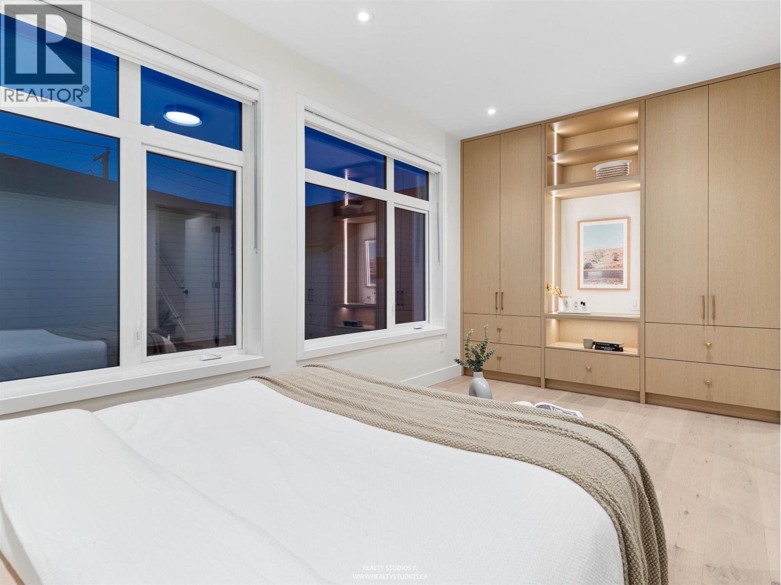 2 2541 E 2ND AVENUE, Vancouver - Image 1
