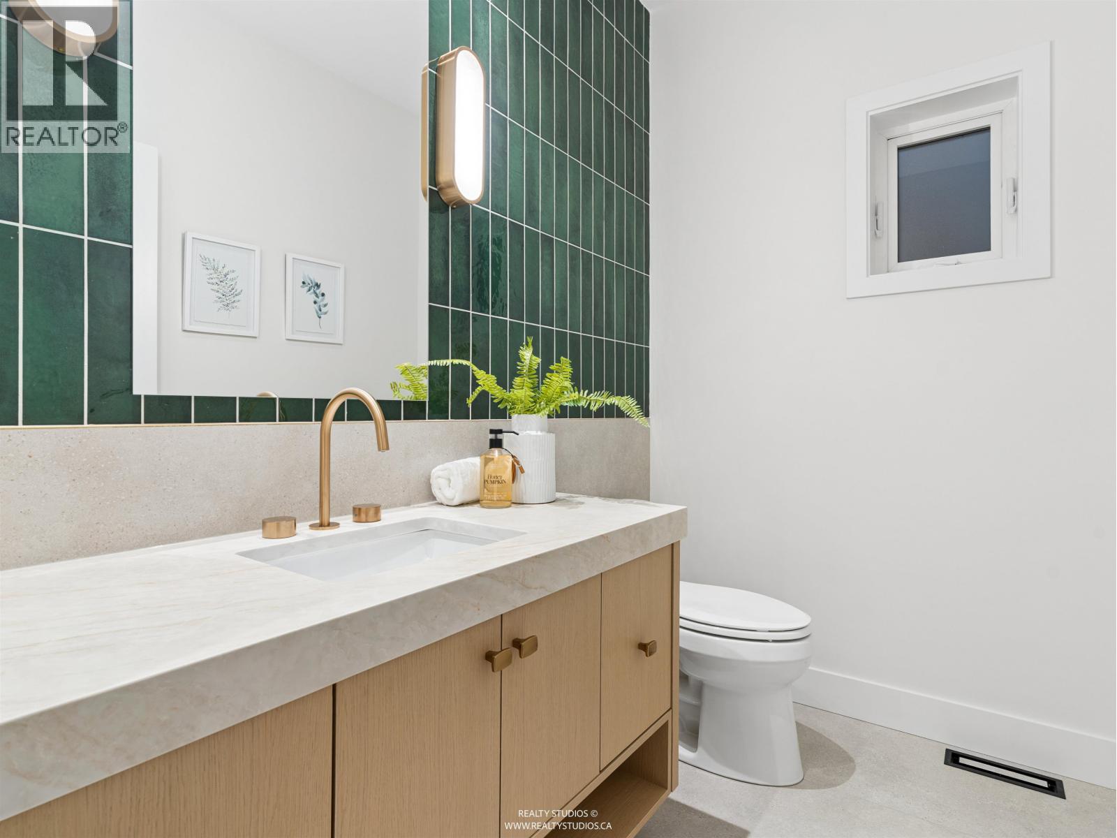 2 2541 E 2ND AVENUE, Vancouver - Image 1