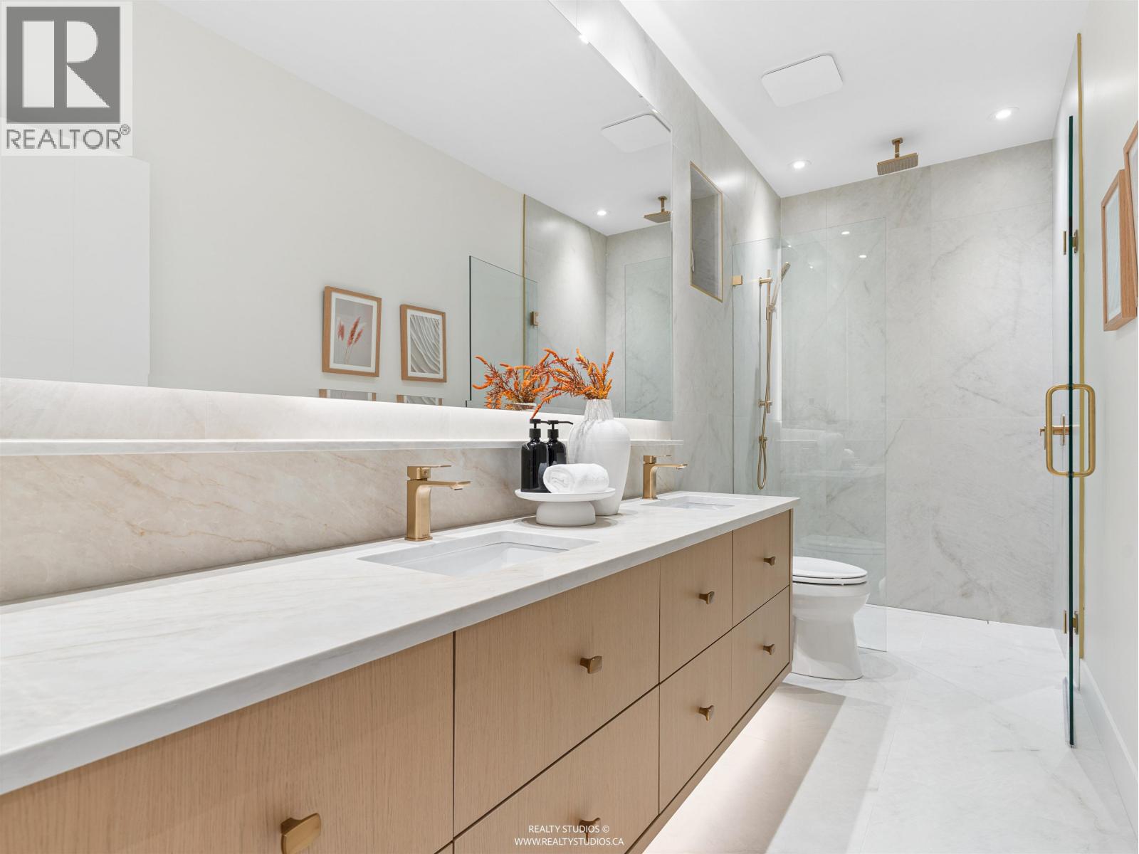 2 2541 E 2ND AVENUE, Vancouver - Image 1