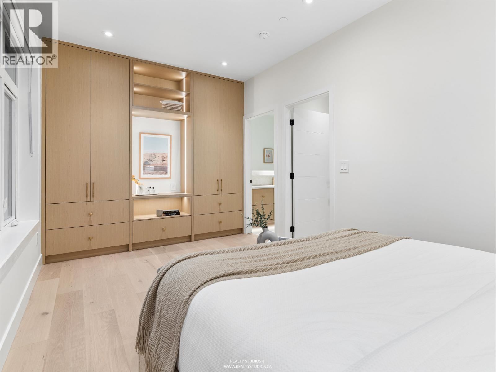 2 2541 E 2ND AVENUE, Vancouver - Image 1