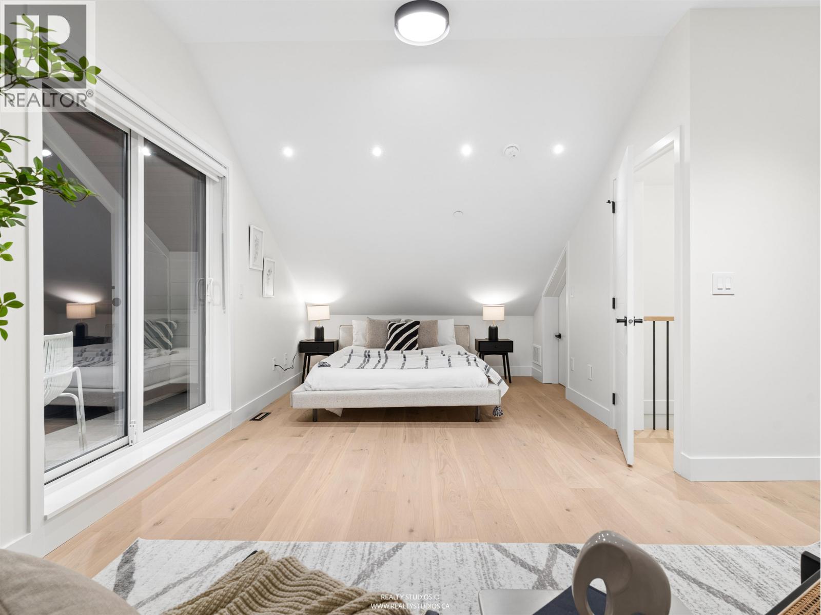 2 2541 E 2ND AVENUE, Vancouver - Image 1