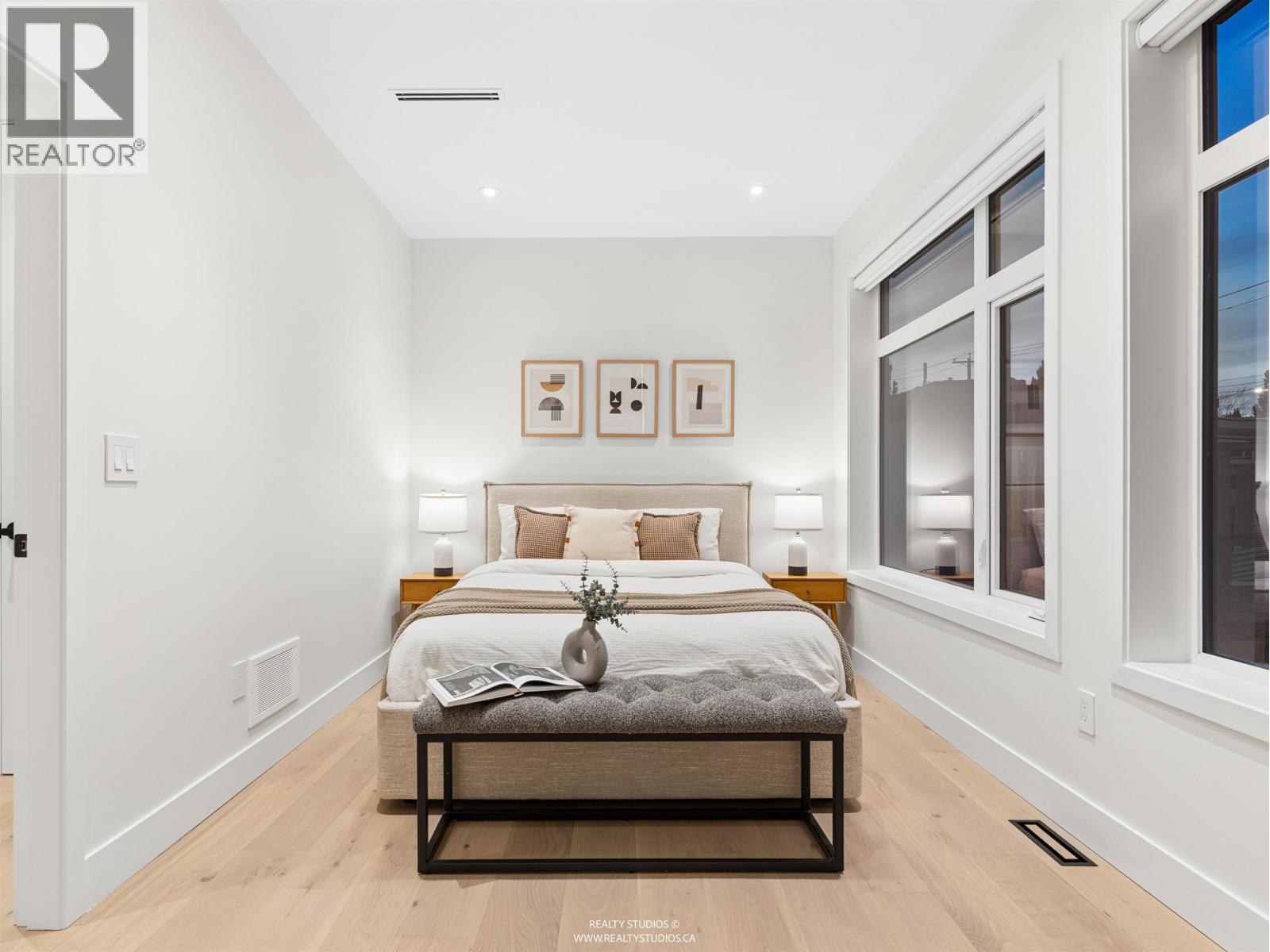 2 2541 E 2ND AVENUE, Vancouver - Image 1