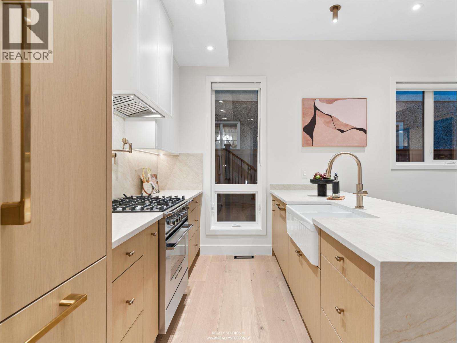 2 2541 E 2ND AVENUE, Vancouver - Image 1