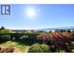 1935 Taylor Ave, Comox, BC V9M1S8 Photo 15