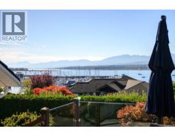 Kitchen - 1935 Taylor Ave, Comox, BC V9M1S8 Photo 6