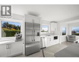 1935 Taylor Ave, Comox, BC V9M1S8 Photo 28