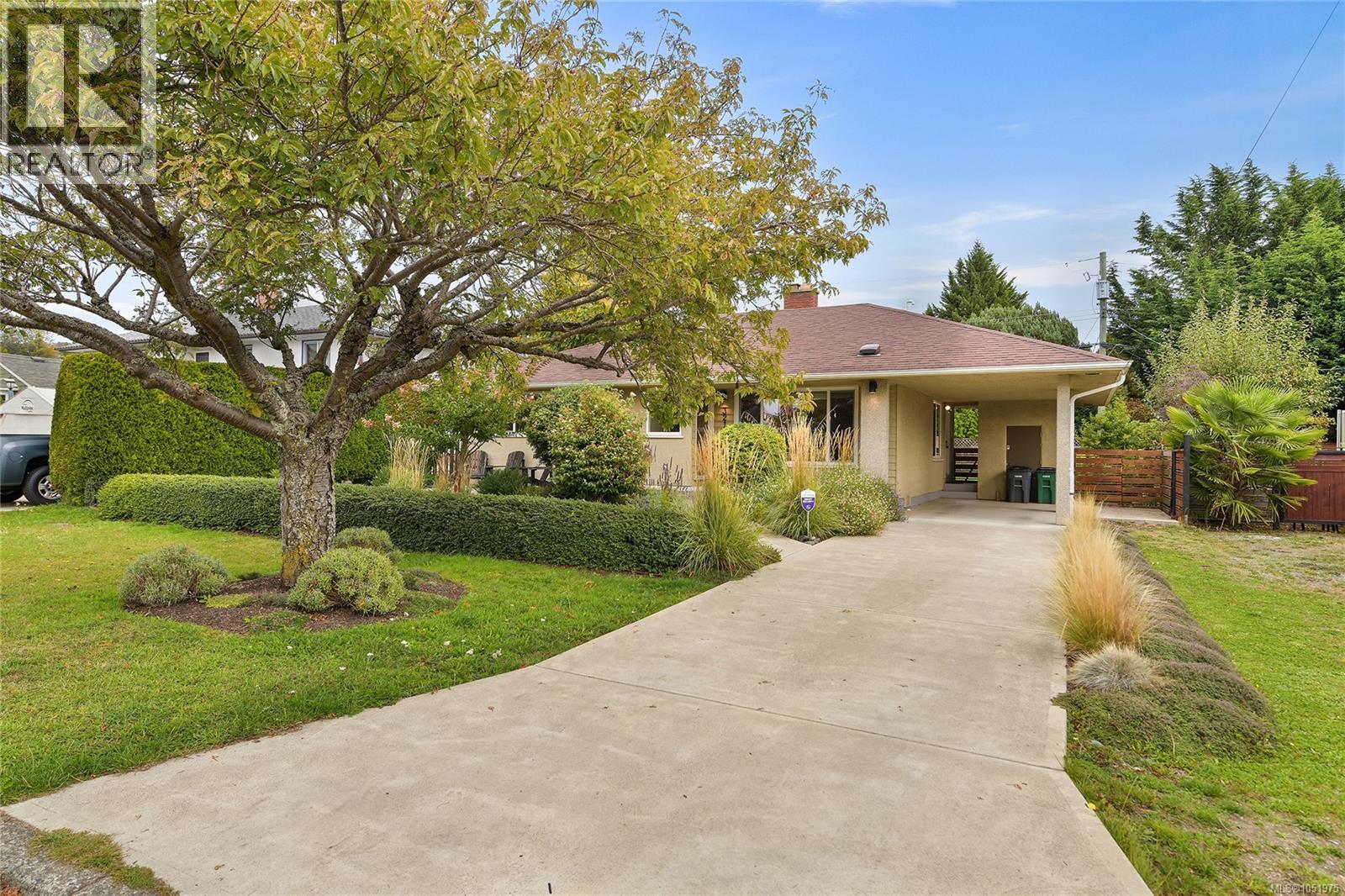  3213 Aldridge Street, Saanich