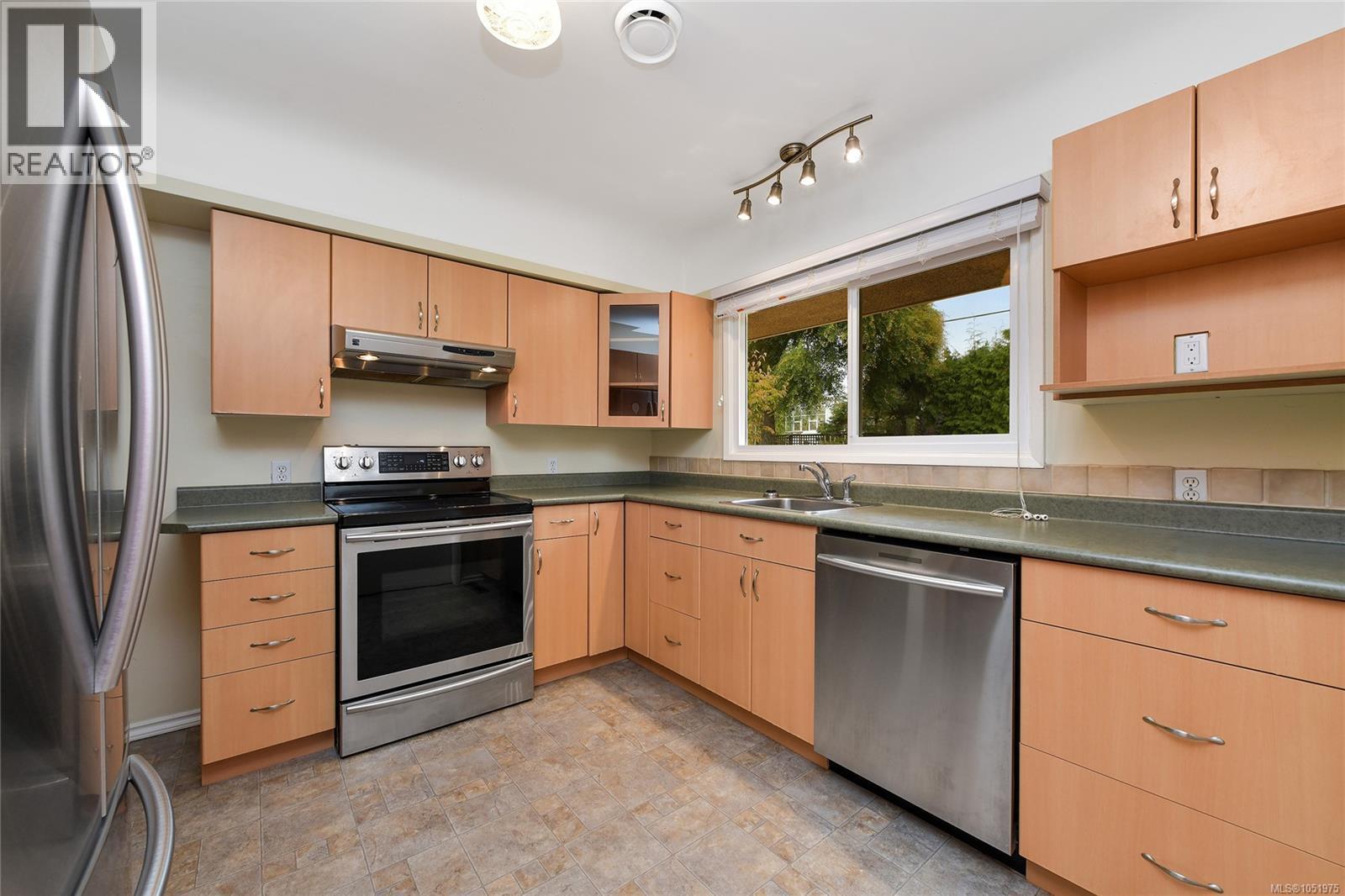  3213 Aldridge Street, Saanich