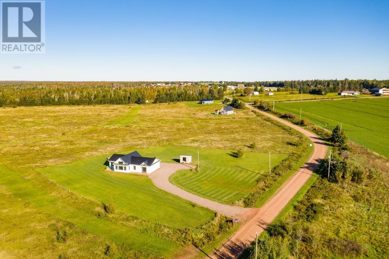 64 DINGWELL Road - 3