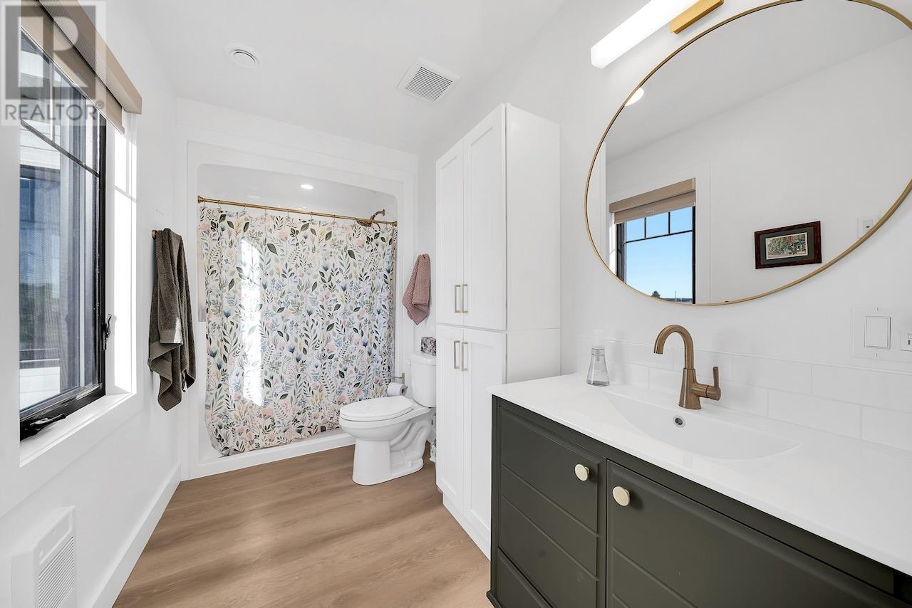 64 DINGWELL Road - 31