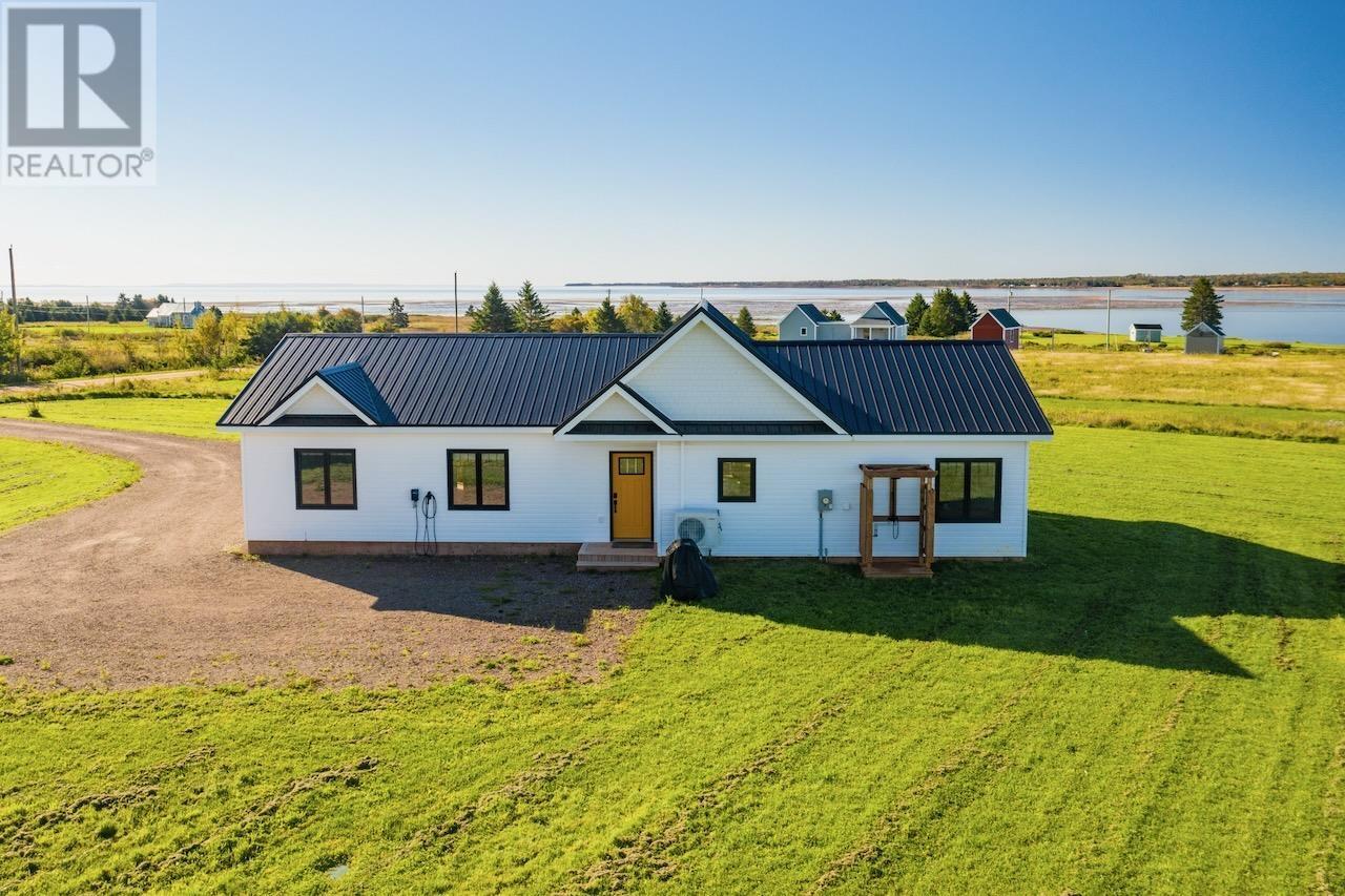 64 DINGWELL Road - 42