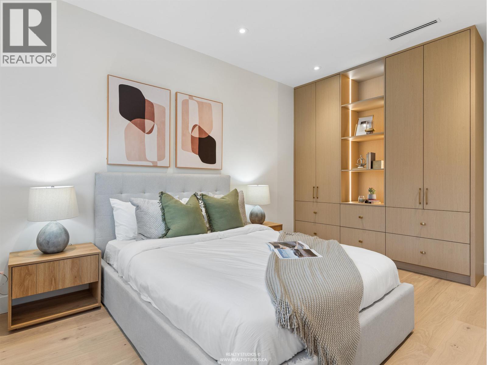 2543 E 2ND AVENUE, Vancouver - Image 1