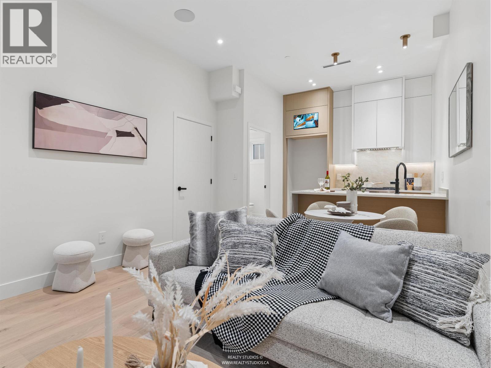 2543 E 2ND AVENUE, Vancouver - Image 1