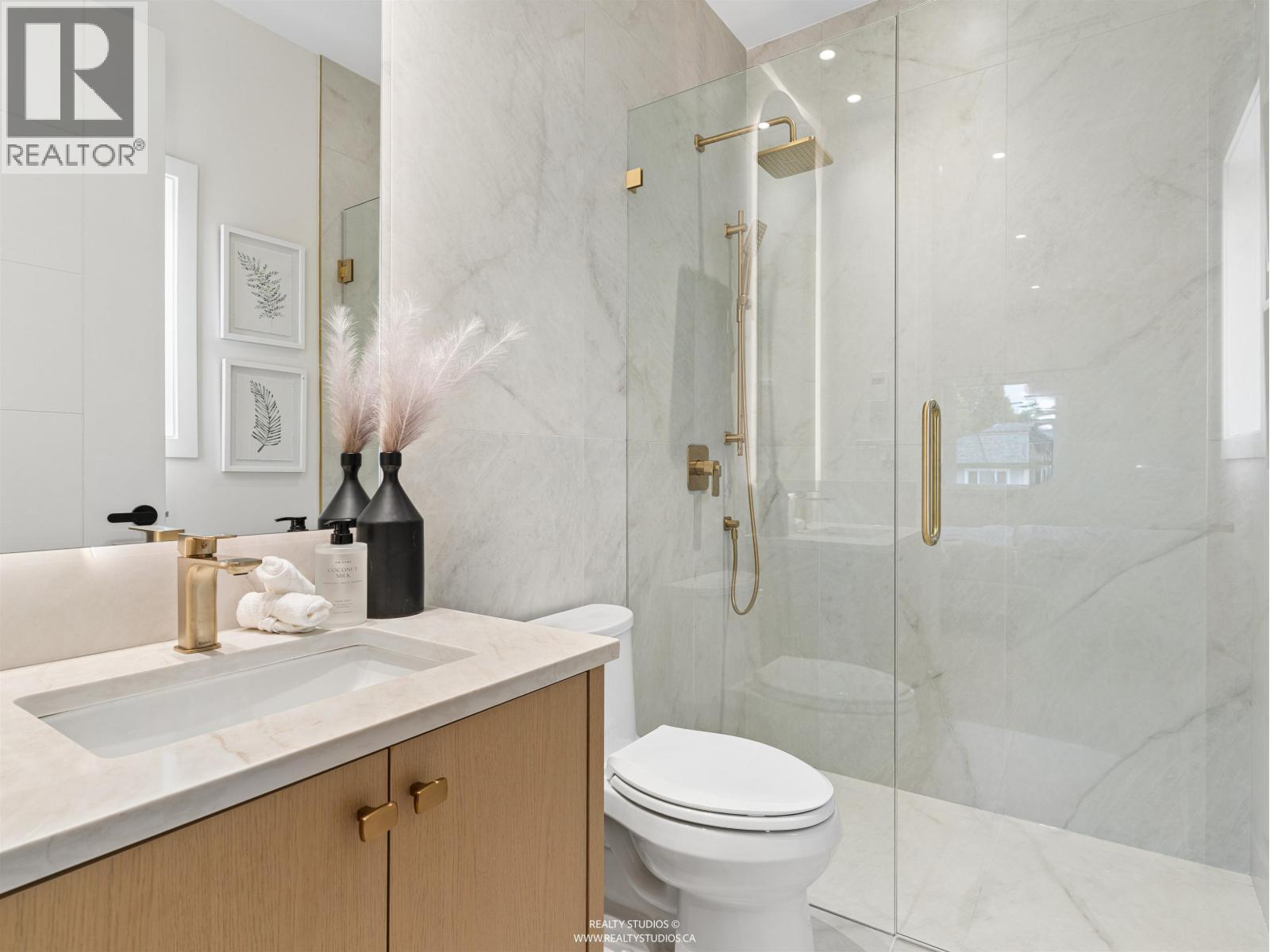 2543 E 2ND AVENUE, Vancouver - Image 1