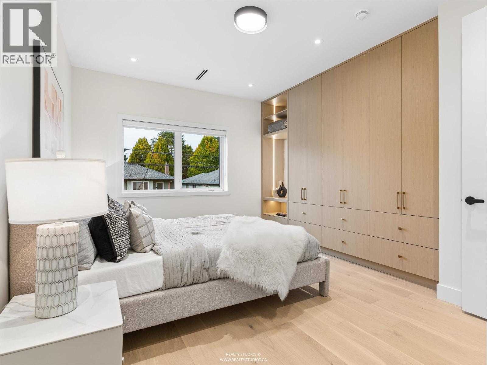 2543 E 2ND AVENUE, Vancouver - Image 1
