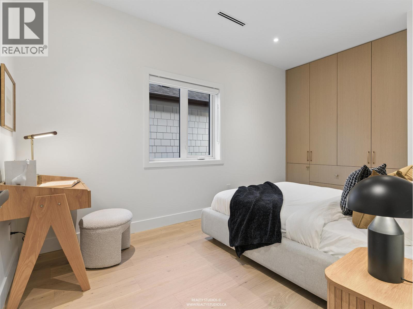 2543 E 2ND AVENUE, Vancouver - Image 1
