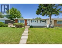4pc Bathroom - 916 Mayland Drive Ne, Calgary, AB T2E6C4 Photo 6
