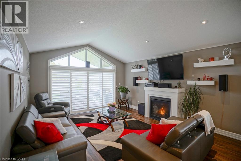 113 HALLIDAY Drive - Image 13