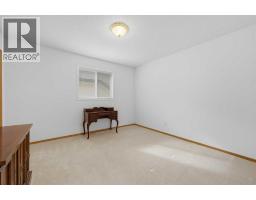 4pc Bathroom - 614 Sierra Madre Court Sw, Calgary, AB T3H3M5 Photo 17