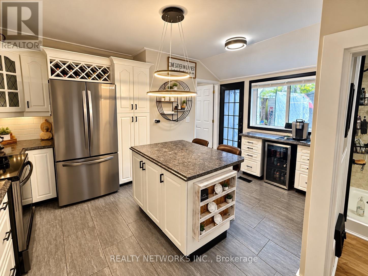 81 Hemlock Street — photo 14