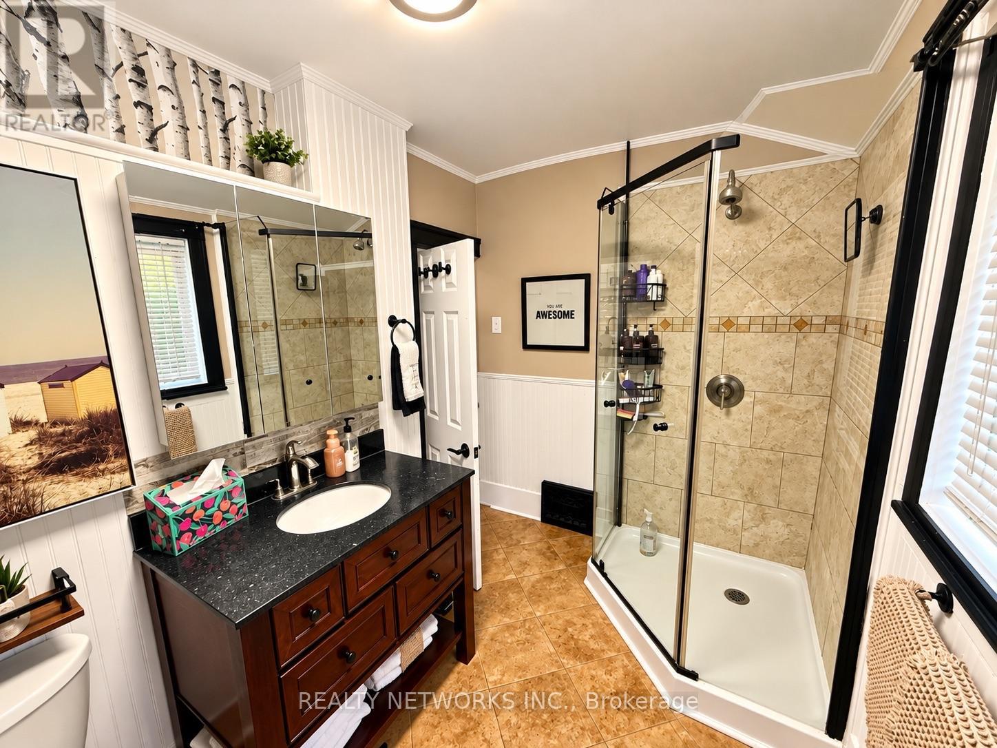 81 Hemlock Street — photo 17