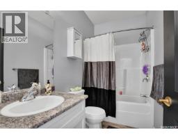 Kitchen - 403 Boykowich Street, Saskatoon, SK S7W0S5 Photo 11