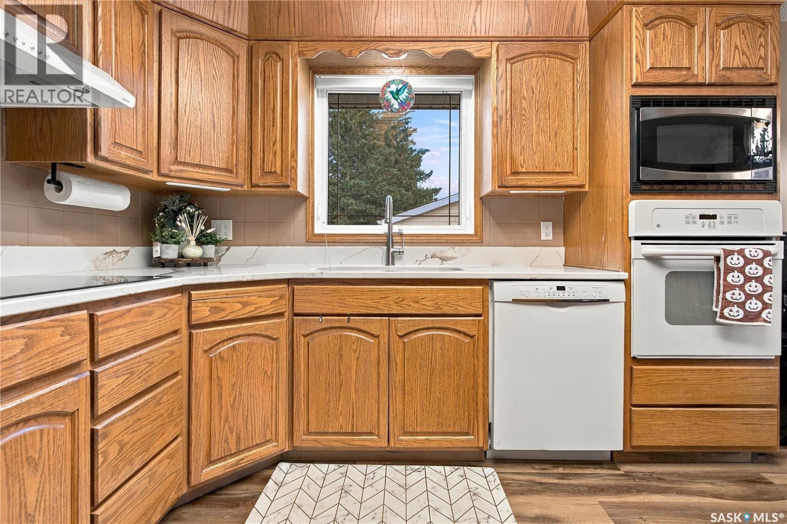 1311 Queen CRESCENT - 13