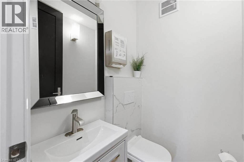 58 King Street West — photo 43
