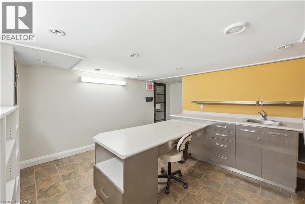 58 King Street West — photo 42