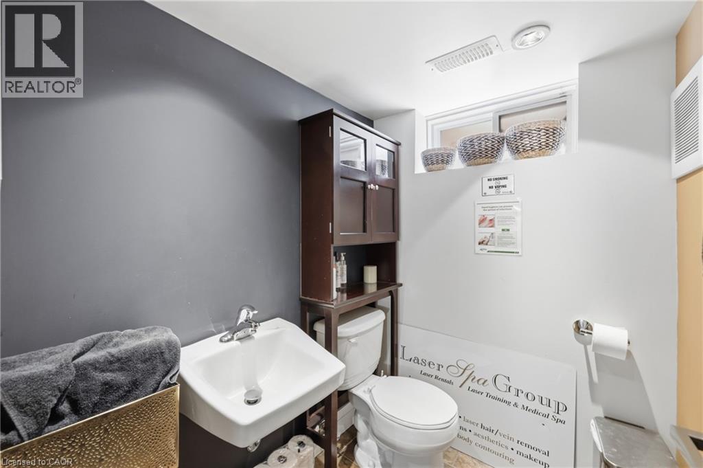 58 King Street West — photo 41