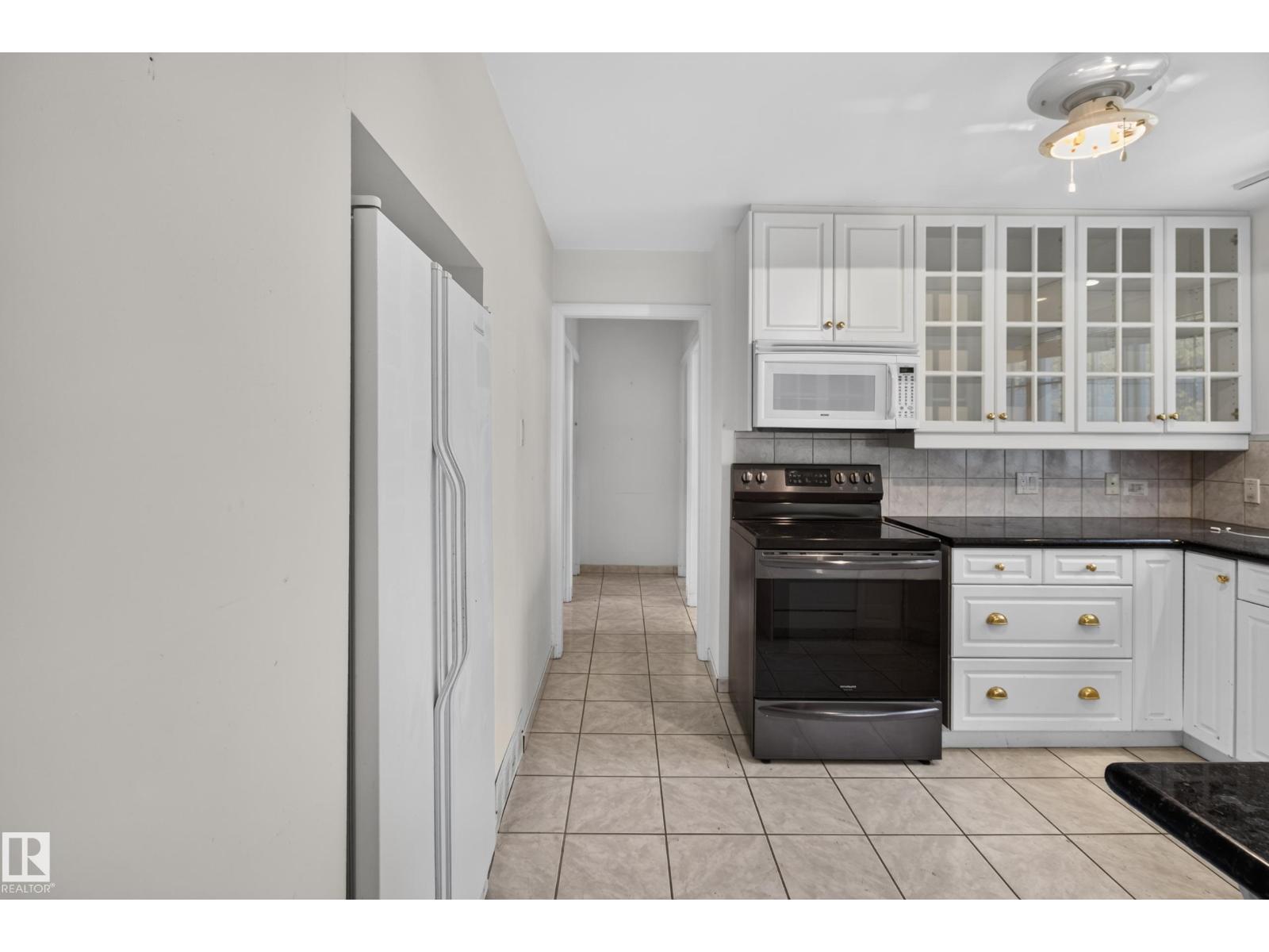 5422 110 ST NW - 11