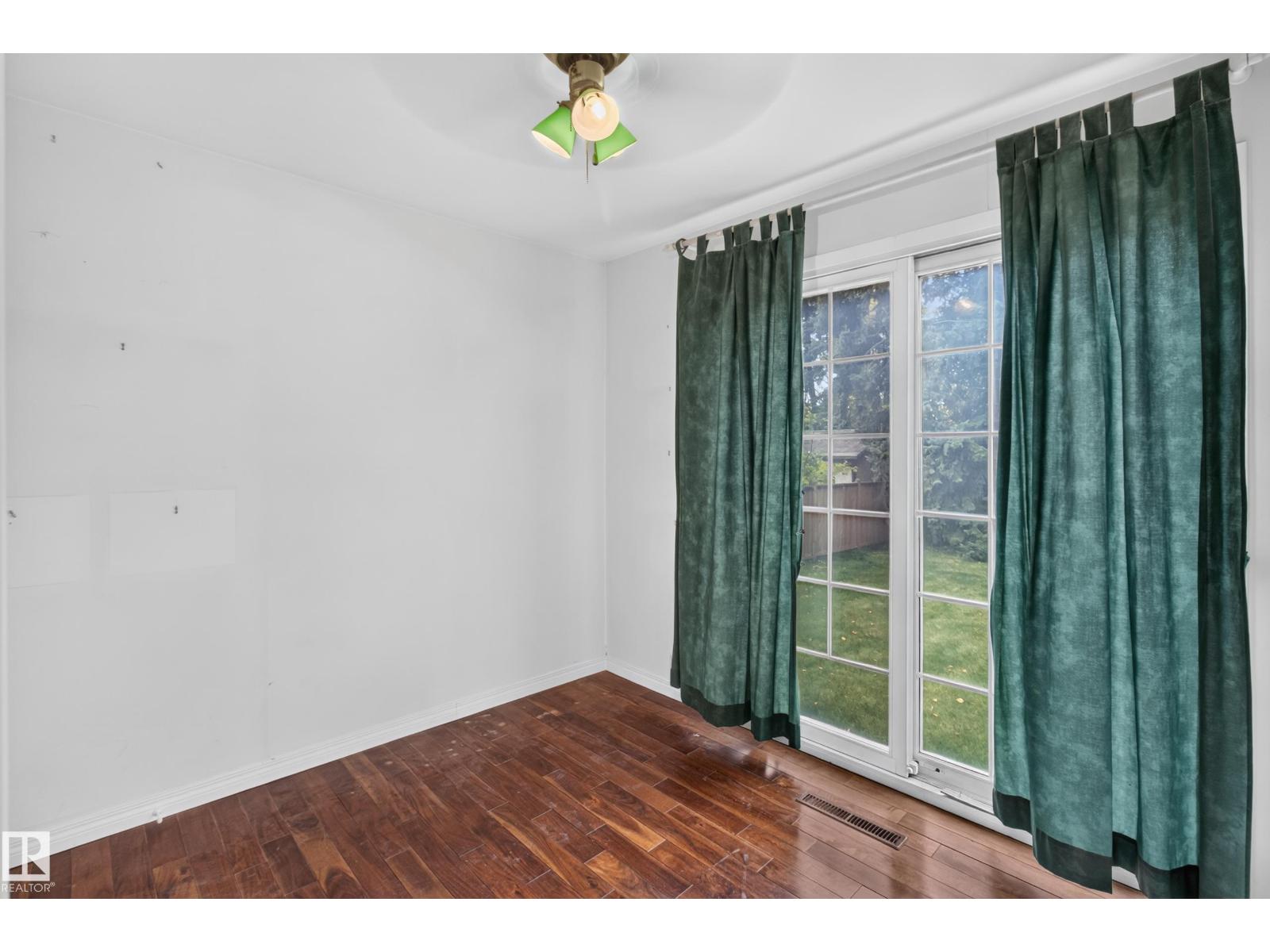 5422 110 ST NW - 16