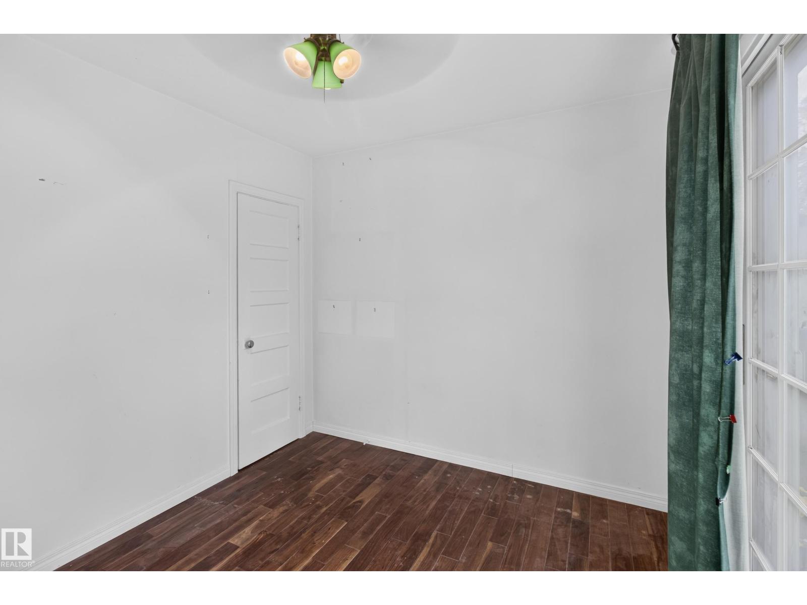 5422 110 Street NW, Pleasantview (Edmonton) — photo 17 of 30: Property photo