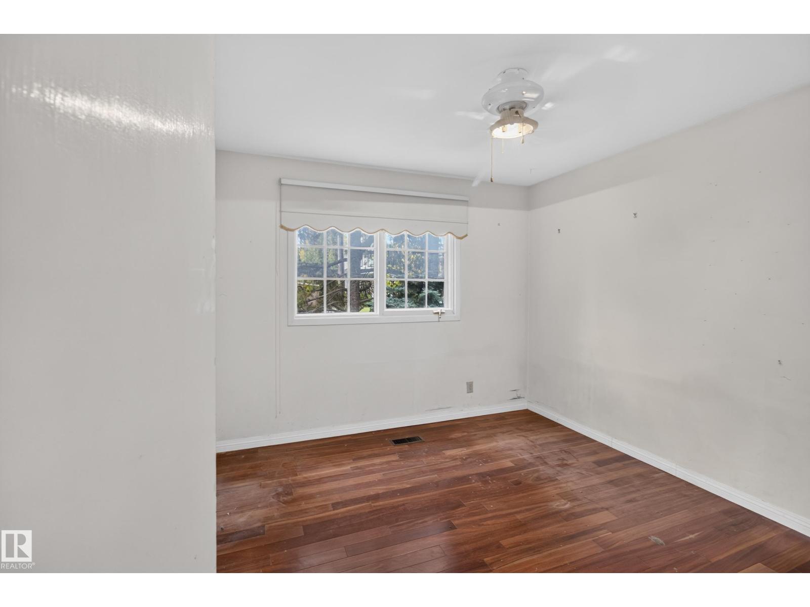 5422 110 ST NW - 18