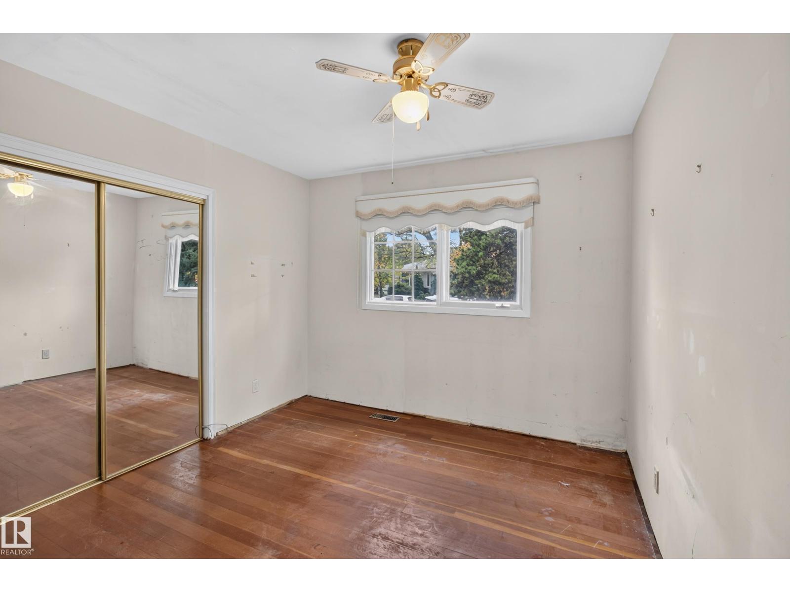 5422 110 Street NW, Pleasantview (Edmonton) — photo 19 of 30: Property photo