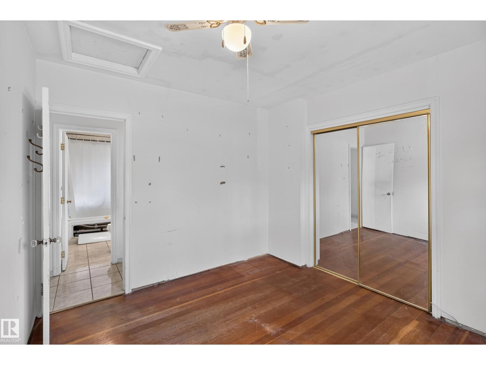 5422 110 ST NW - 20
