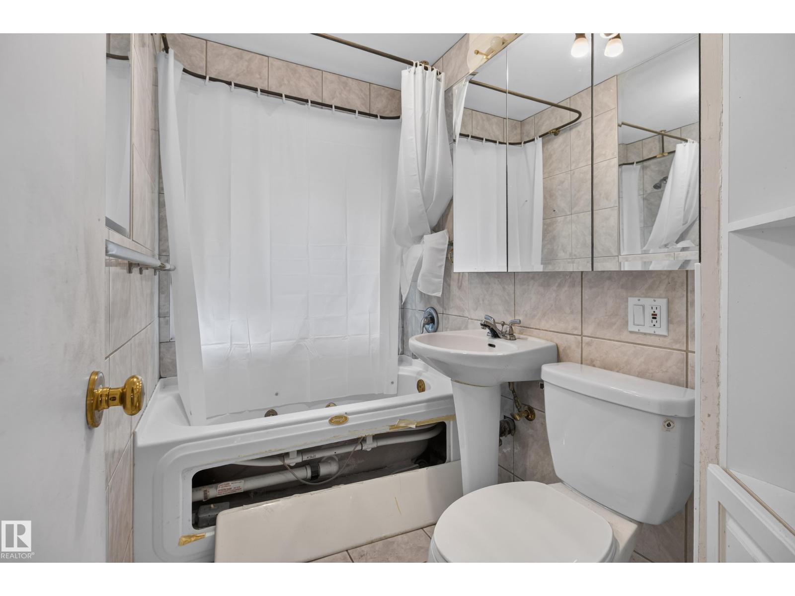 5422 110 Street NW, Pleasantview (Edmonton) — photo 21 of 30: Property photo