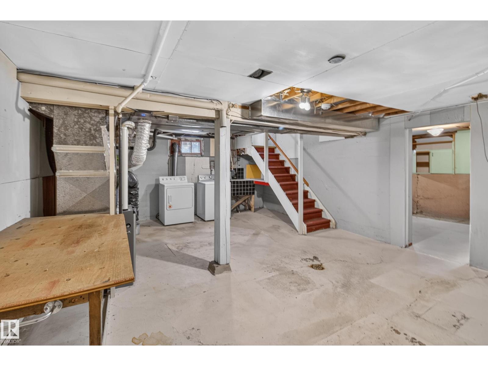 5422 110 ST NW - 23