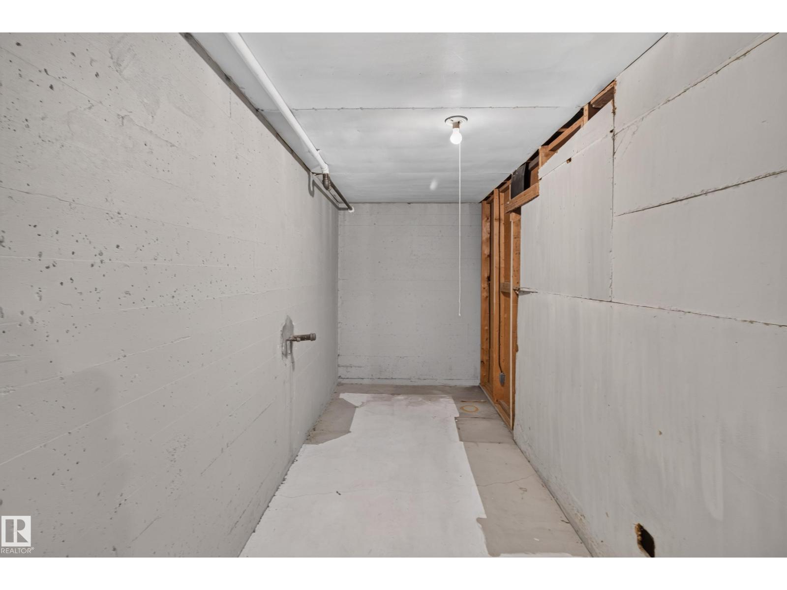 5422 110 ST NW - 24
