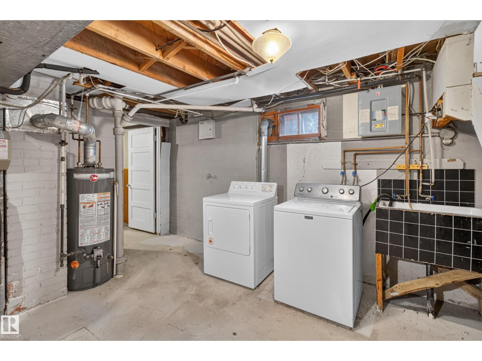 5422 110 ST NW - 26