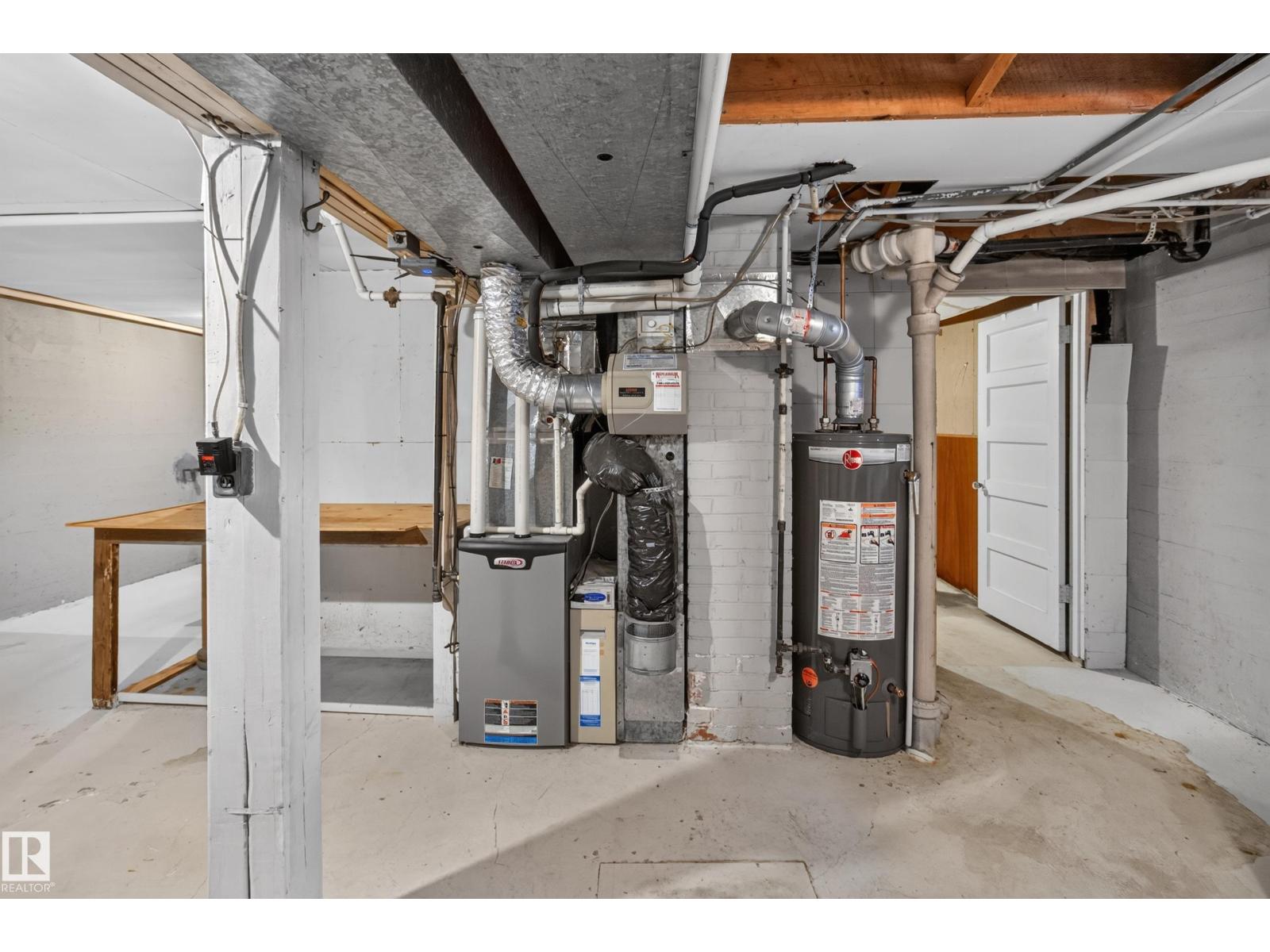 5422 110 ST NW - 27