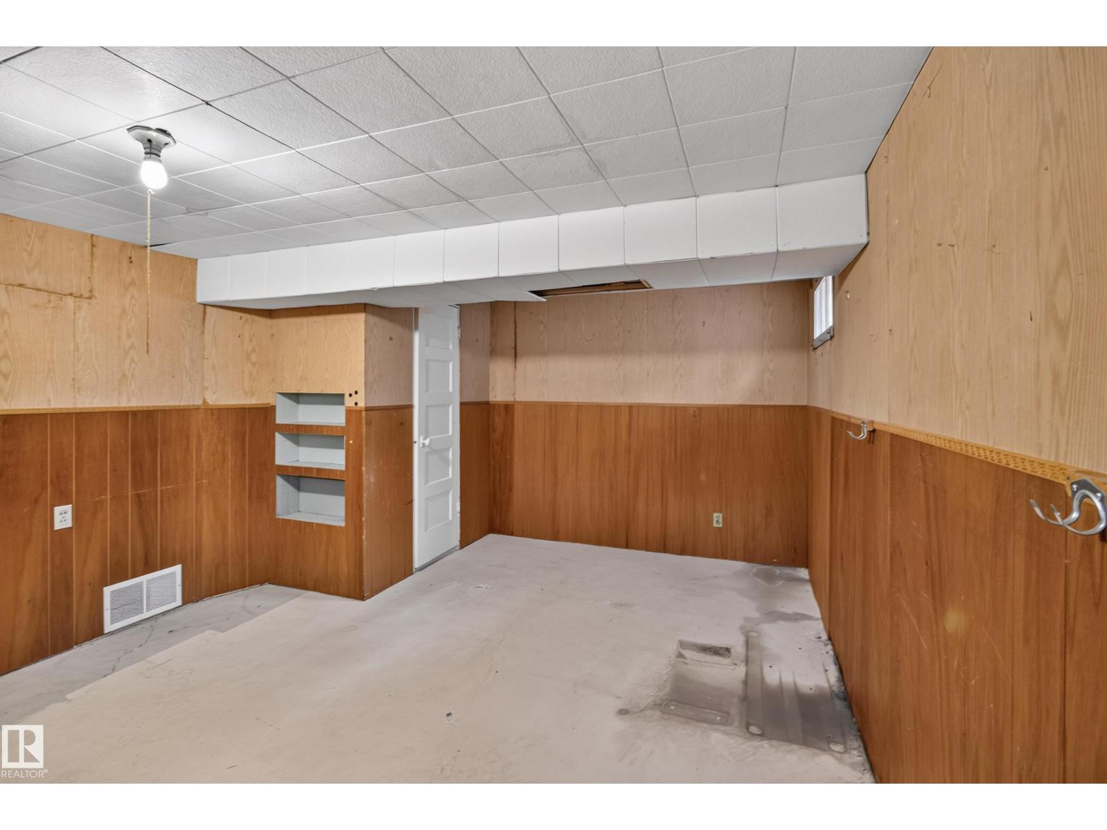 5422 110 ST NW - 29