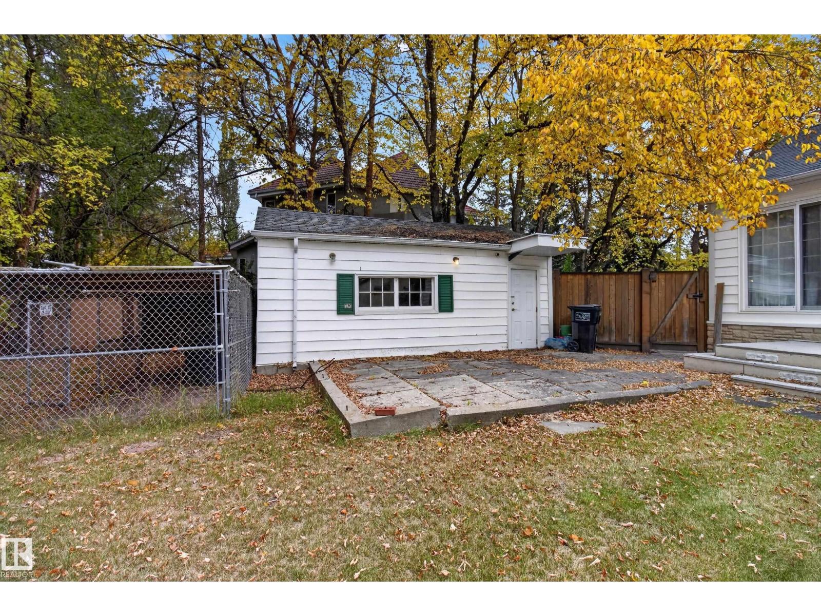 5422 110 ST NW - 31
