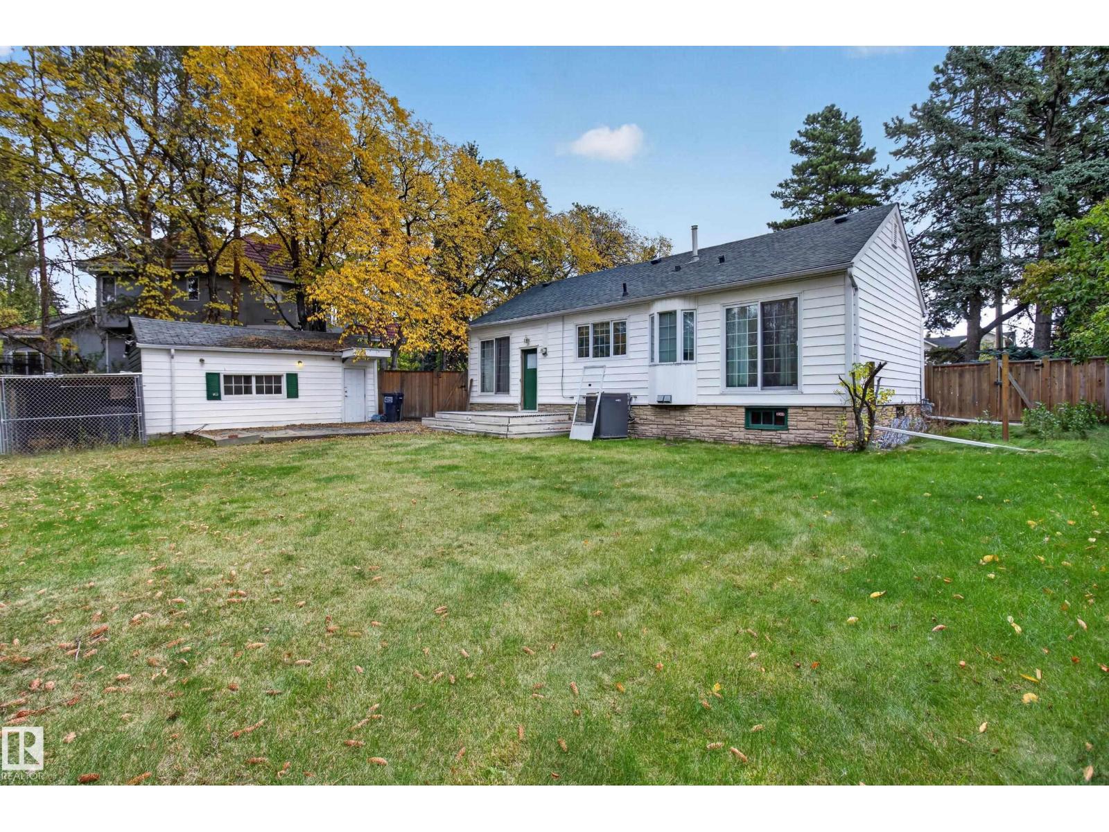 5422 110 ST NW - 38