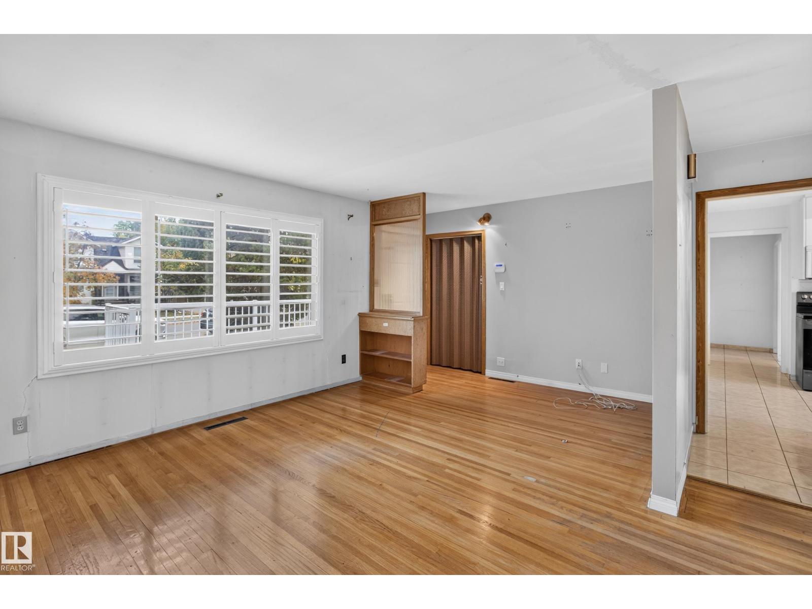 5422 110 ST NW - 6