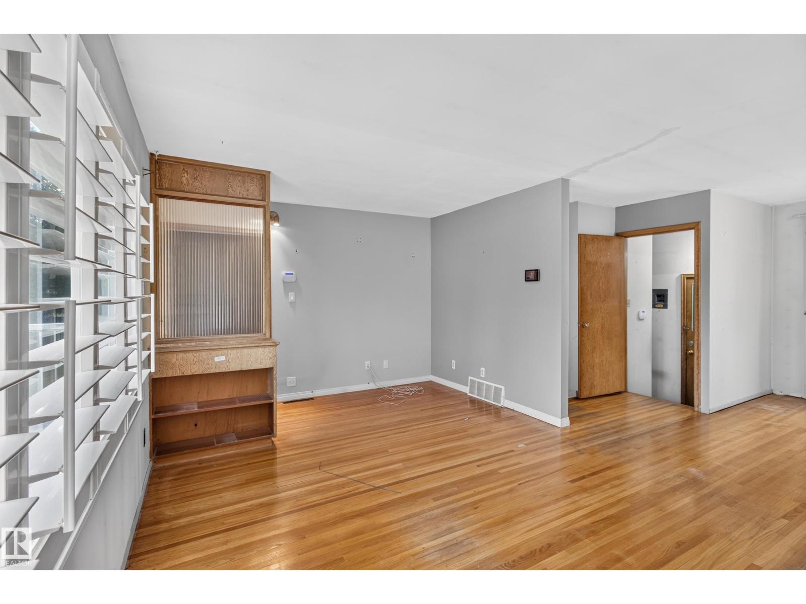 5422 110 ST NW - 8