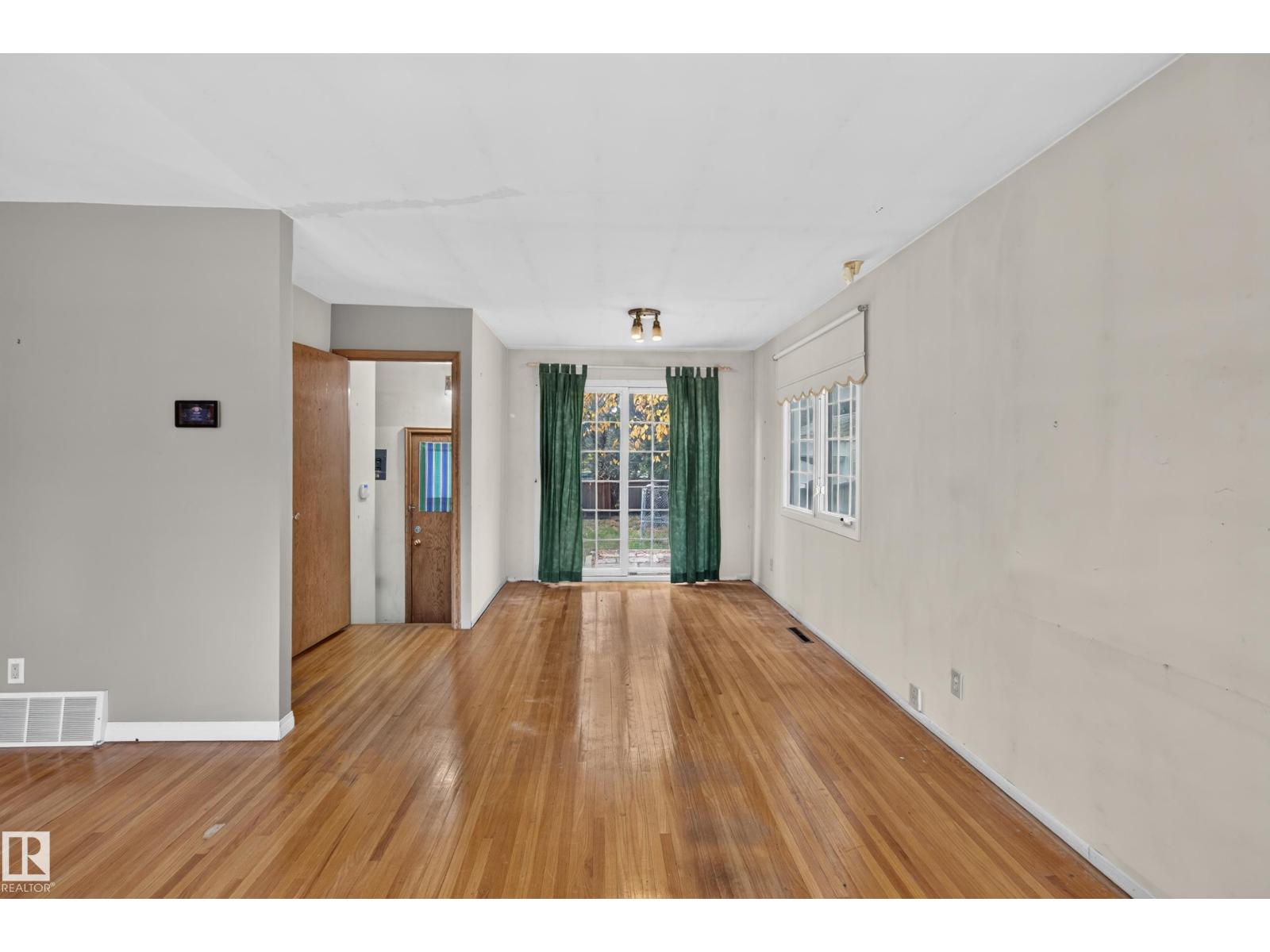 5422 110 ST NW - 9