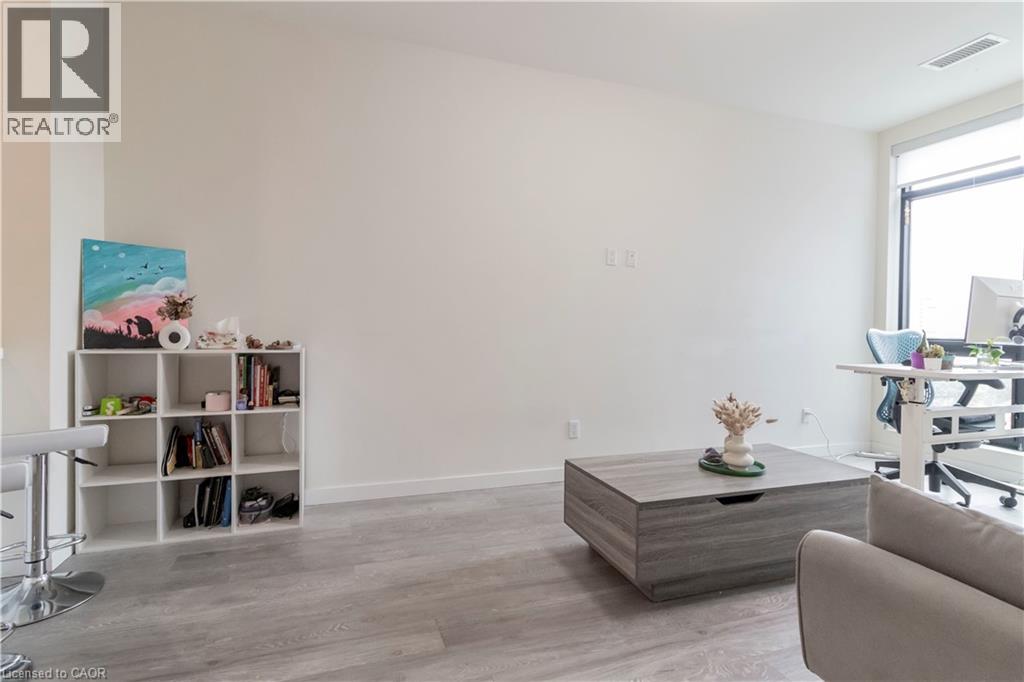 690 King Street West — photo 11